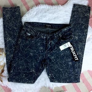 Trukfit Indigo Splatter NWT Jeans sz 5